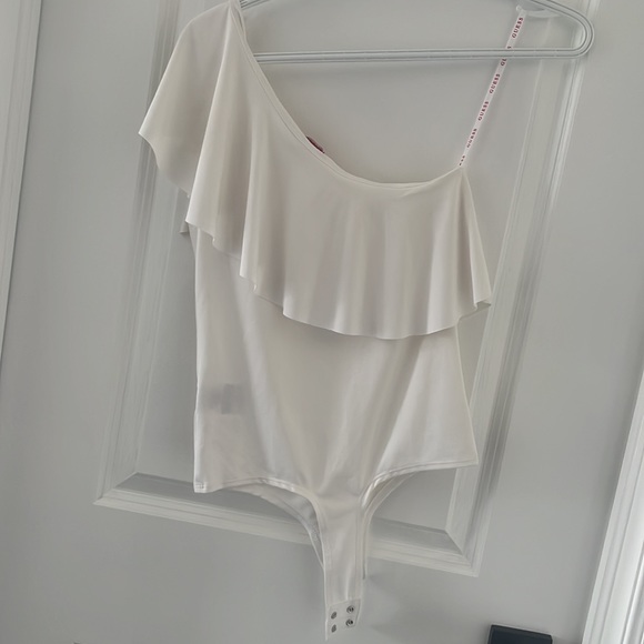 Guess One Sleeve White Bodysuit Size Medium - Picture 3 of 3